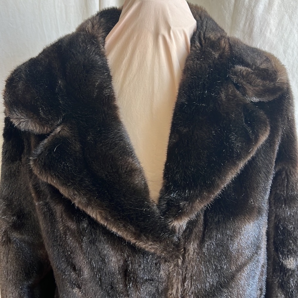 Long faux fur coat faux mink dark brown fits size large very soft and elegant - Picture 4 of 10